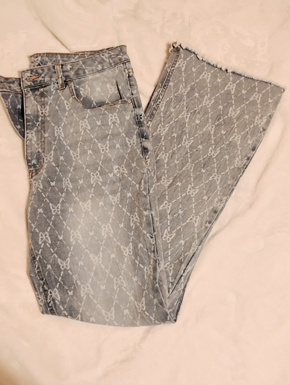 Butterfly Pattern Distressed Jeans (13)